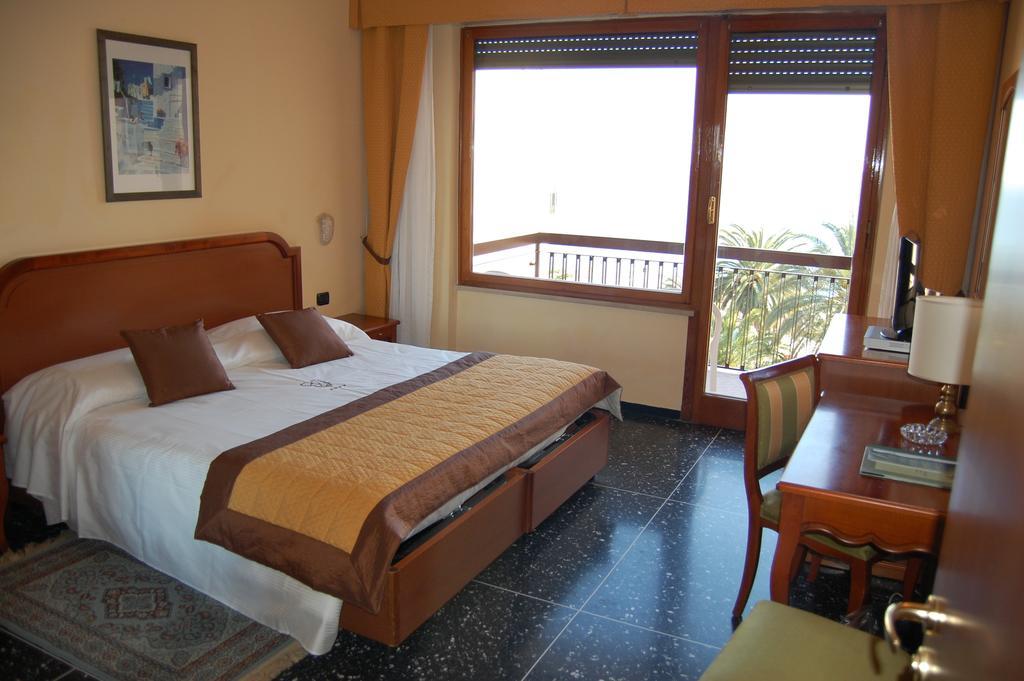 Grand Hotel Moroni Finale Ligure Habitación foto