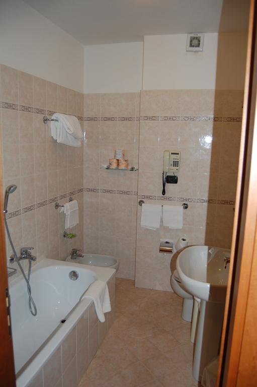 Grand Hotel Moroni Finale Ligure Habitación foto
