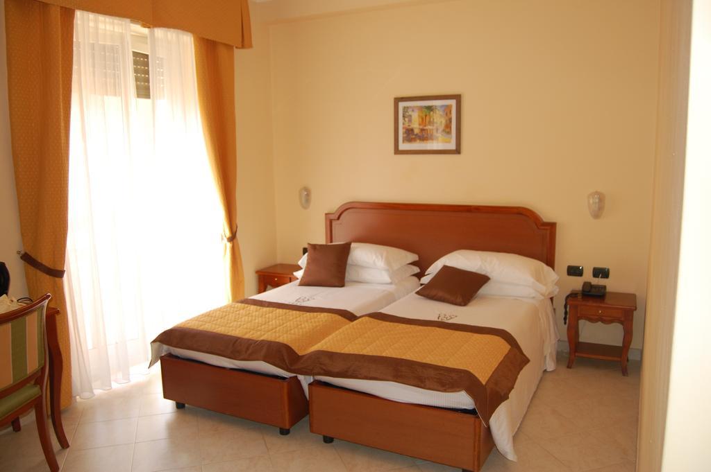 Grand Hotel Moroni Finale Ligure Habitación foto